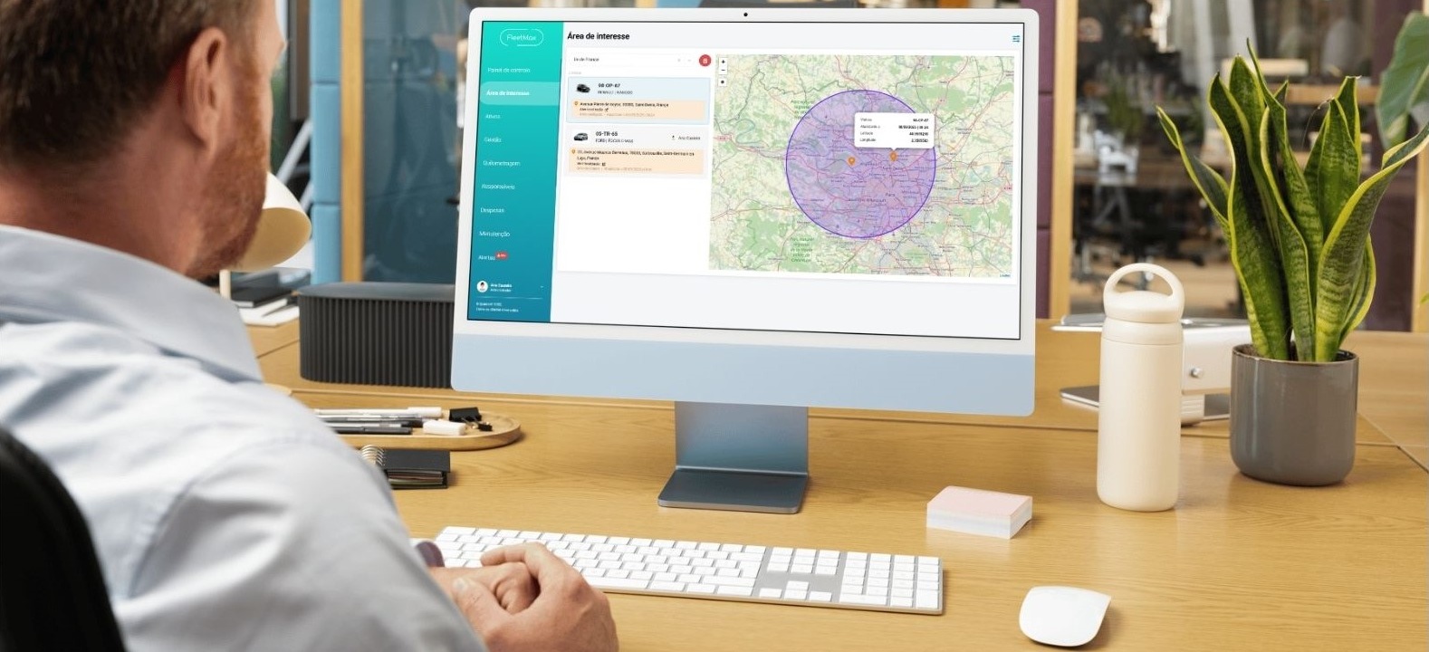 Panneau du logiciel de gestion de flotte FleetMax avec géolocalisation et geofencing en temps réel